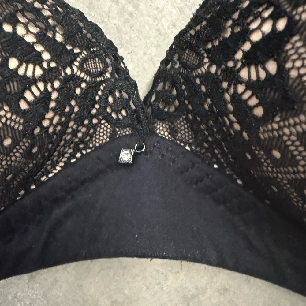 Simply Vera Vera Wang Intimates Black & Beige Lace Wireless Bra - 34D - Picture 2 of 11
